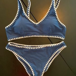 Cups he Green Bikini